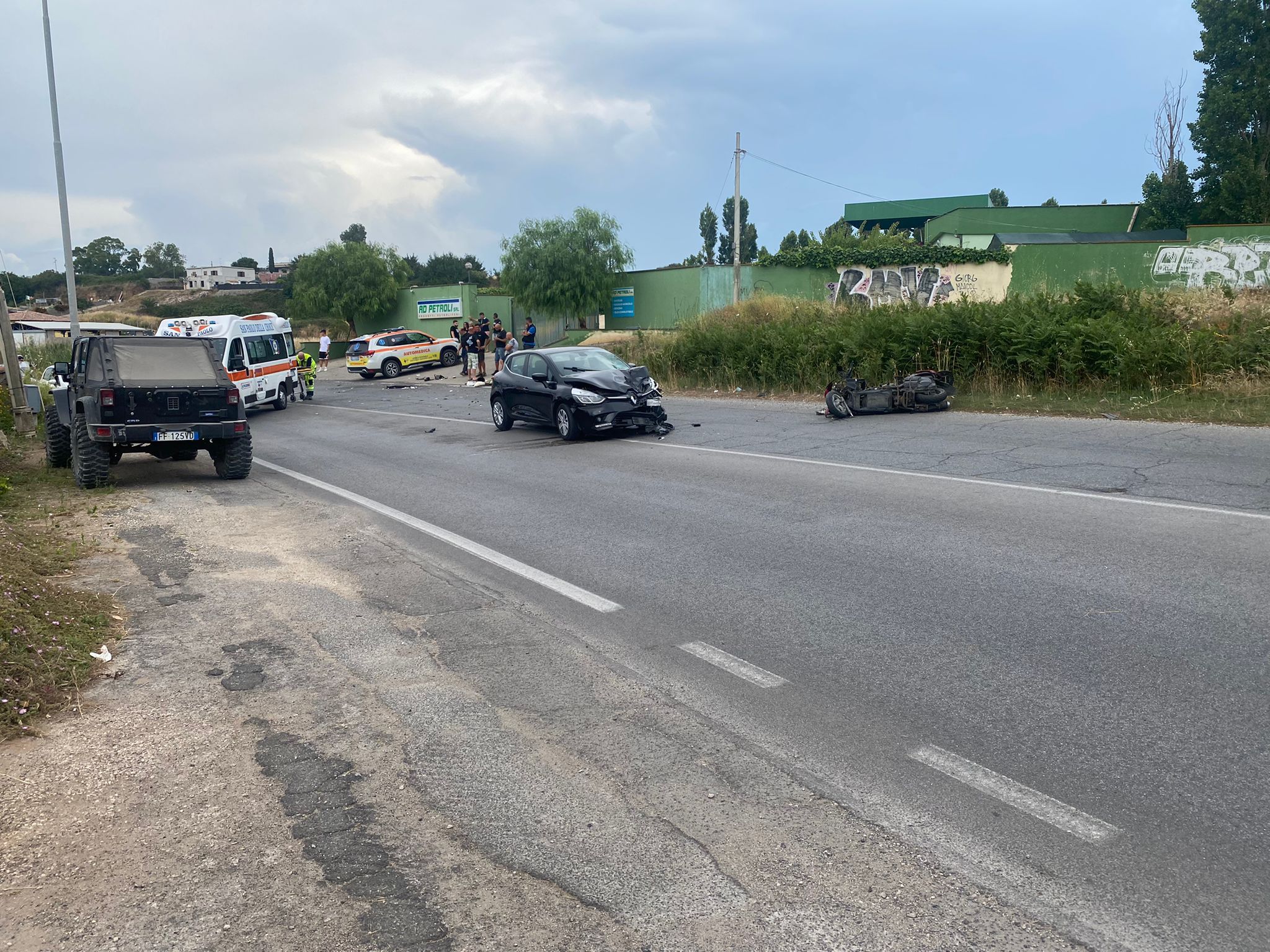 Incidente ardea auto scooter