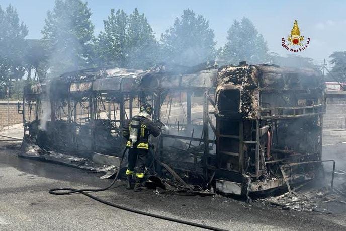 incendio bus atac oggi laurentina