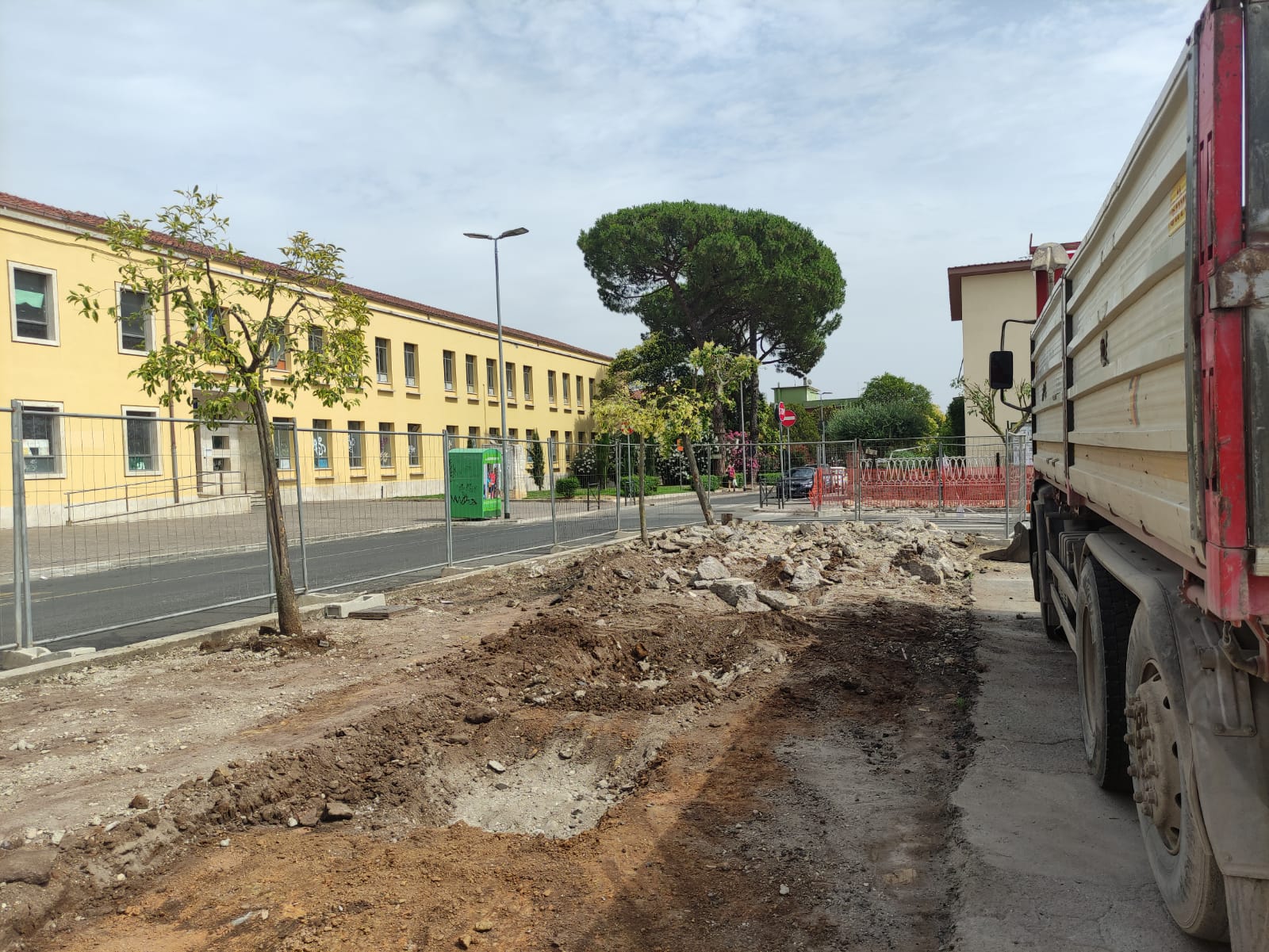 I lavori in piazza Bassanetti a Pomezia