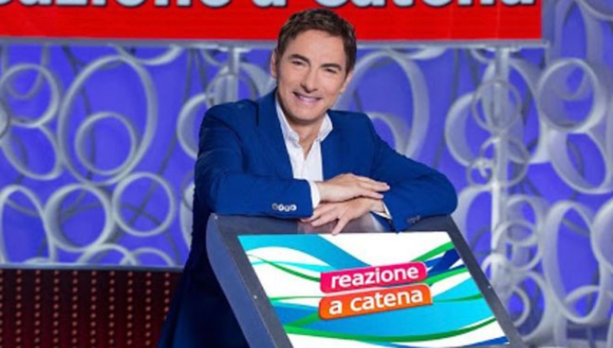 Marco Liorni che conduce Reazione a Catena su Rai 1