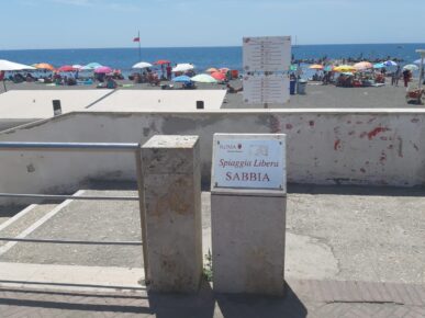 Spiaggia Ostia non accessibile a chi ha difficoltà motorie