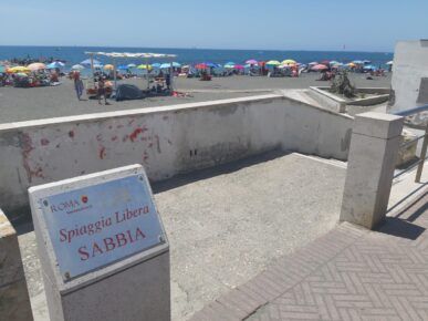 Spiaggia Ostia non accessibile a chi ha difficoltà motorie