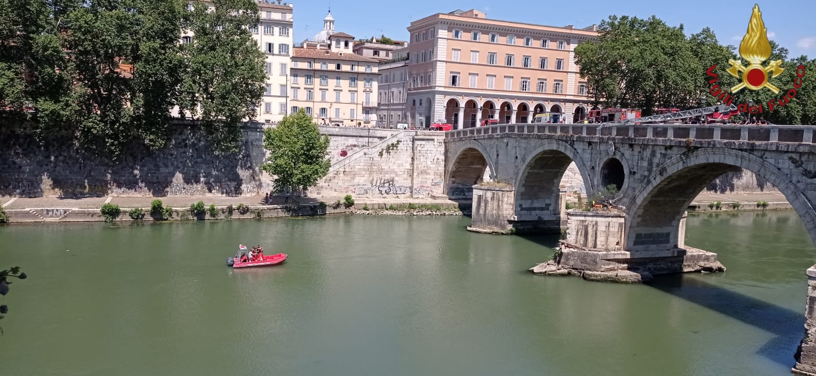 tentato suicidio roma tevere