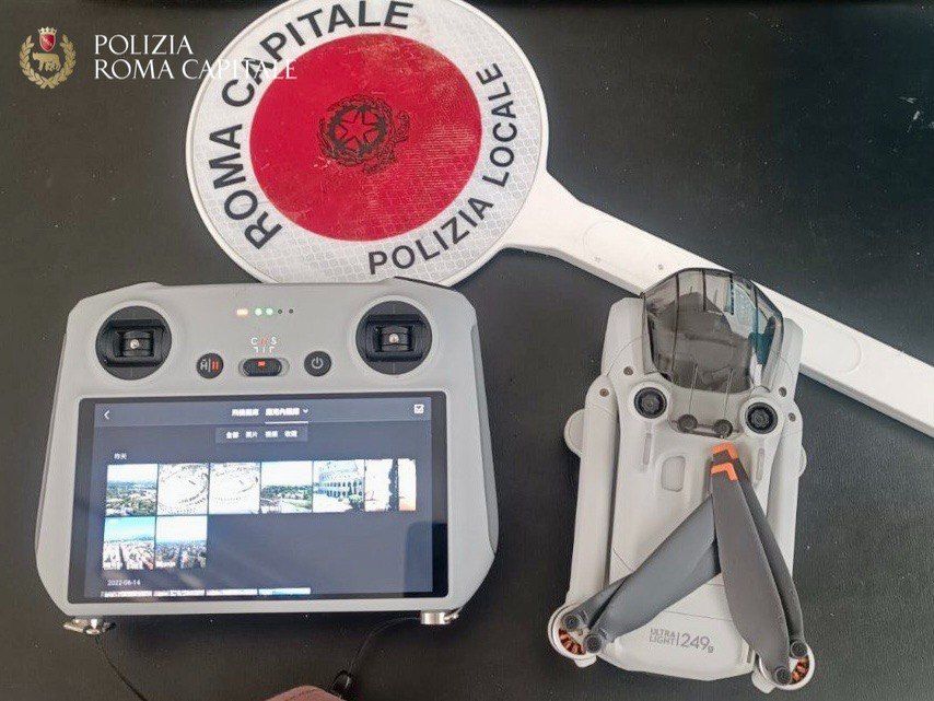 Drone sul Colosseo, denunciato un turista 