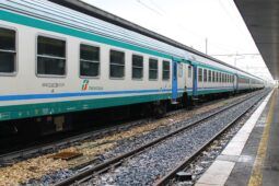 Treno regionale,