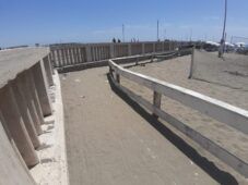 Spiaggia Ostia non accessibile a chi ha difficoltà motorie