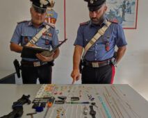 Carabinieri con la merce rubata e recuperata dopo inseguimento a Scauri Minturno