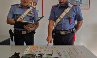 Carabinieri con la merce rubata e recuperata dopo inseguimento a Scauri Minturno
