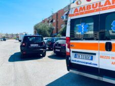 Carabinieri ambulanza per l'aggressione a Roma Anagnina del cassiere