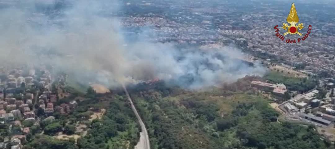 Incendio in via Pineta Sac