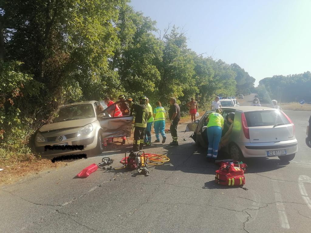 Incidente stradale a Civitavecchia, intervento dei Vigili del fuoco