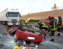 Incidente sull'A1, auto si ribalta: morte due persone