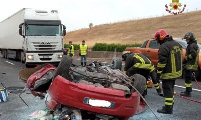 Incidente sull'A1, auto si ribalta: morte due persone