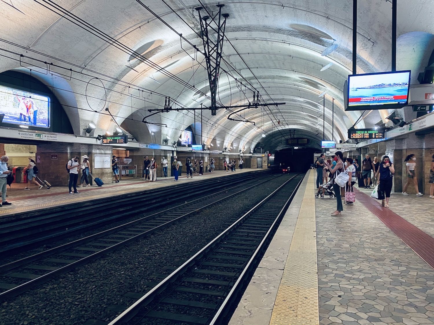 Metro repubblica, a che ora chiude la metro a Roma a Capodanno