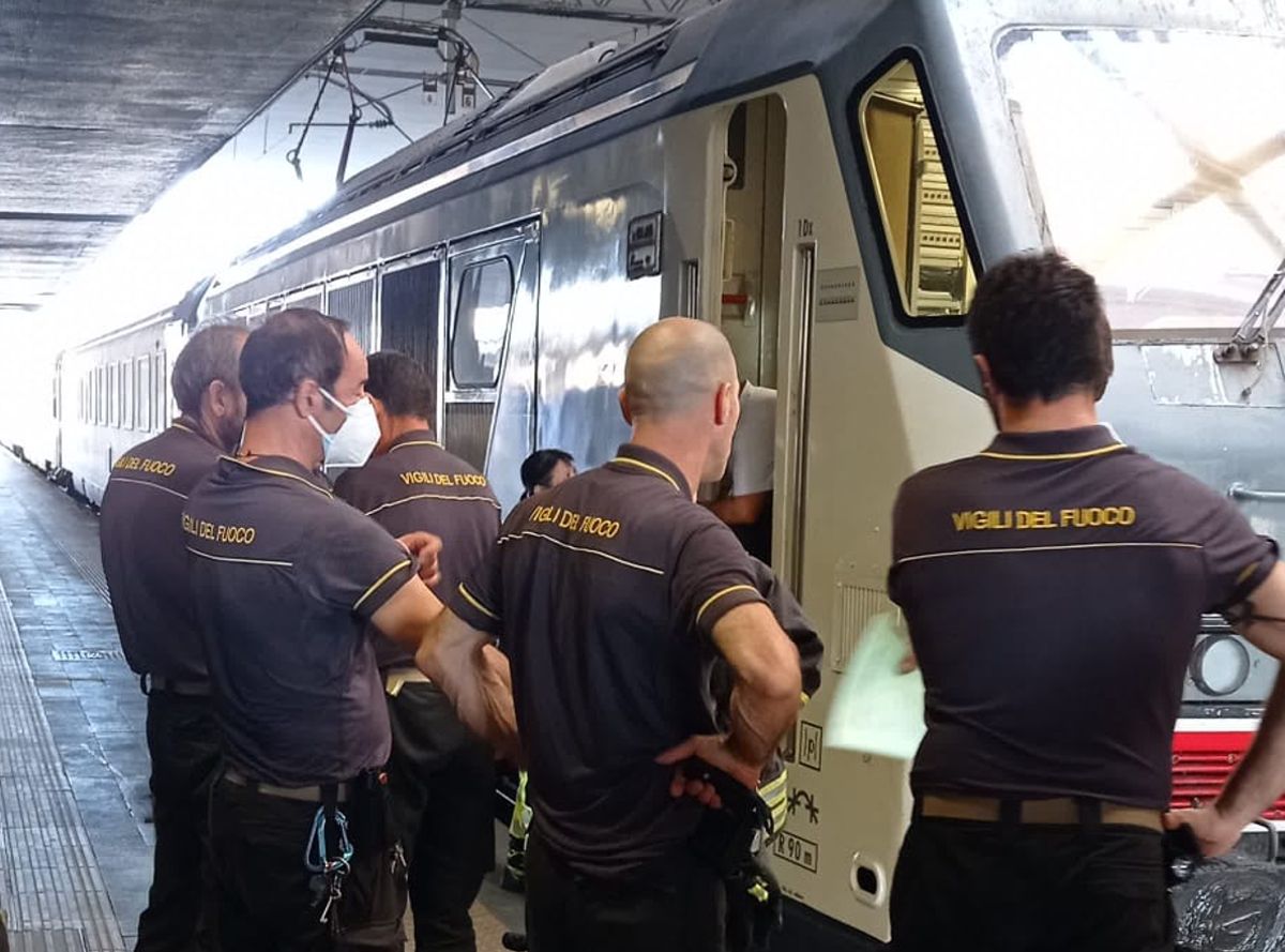 Vigili del Fuoco intervenuti a Termini per la ragazza morta sotto al treno