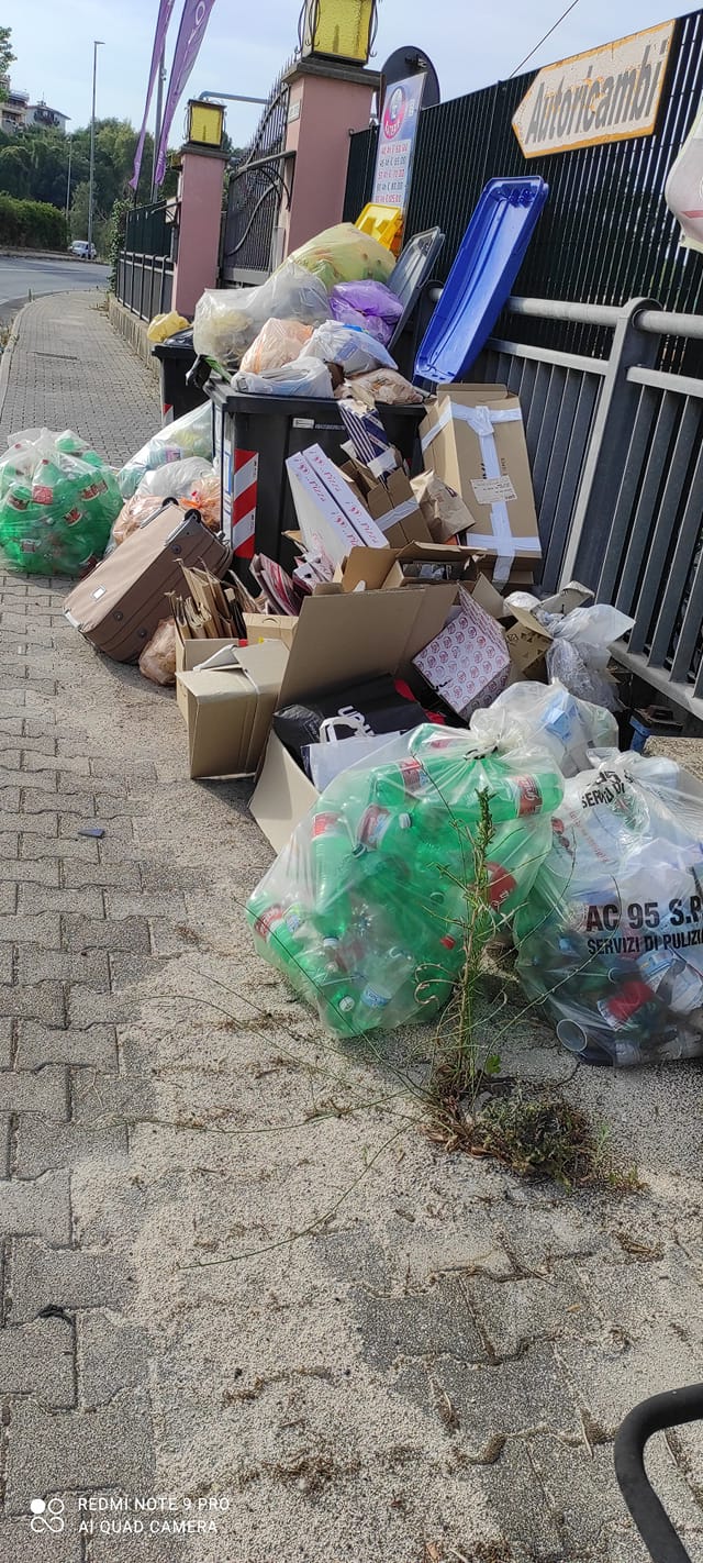 rifiuti roma in via casal del marmo