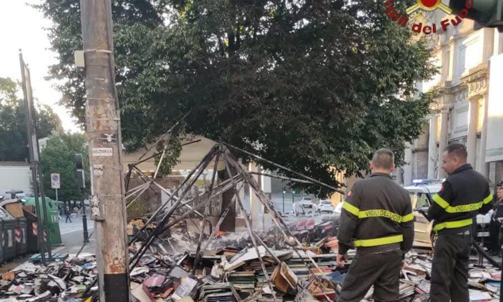 incendio bancarella libri usati: denunciato il piromane