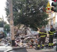 incendio bancarella libri usati: denunciato il piromane