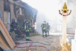 Incendio in via Alberto Tulli