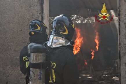 Incendio in via Alberto Tulli