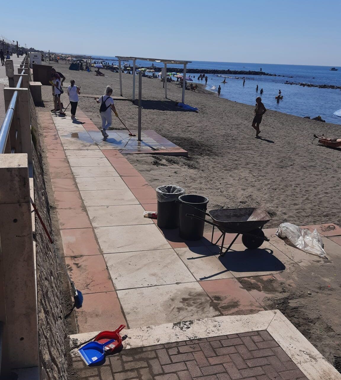 pulizia spiaggia Ostia