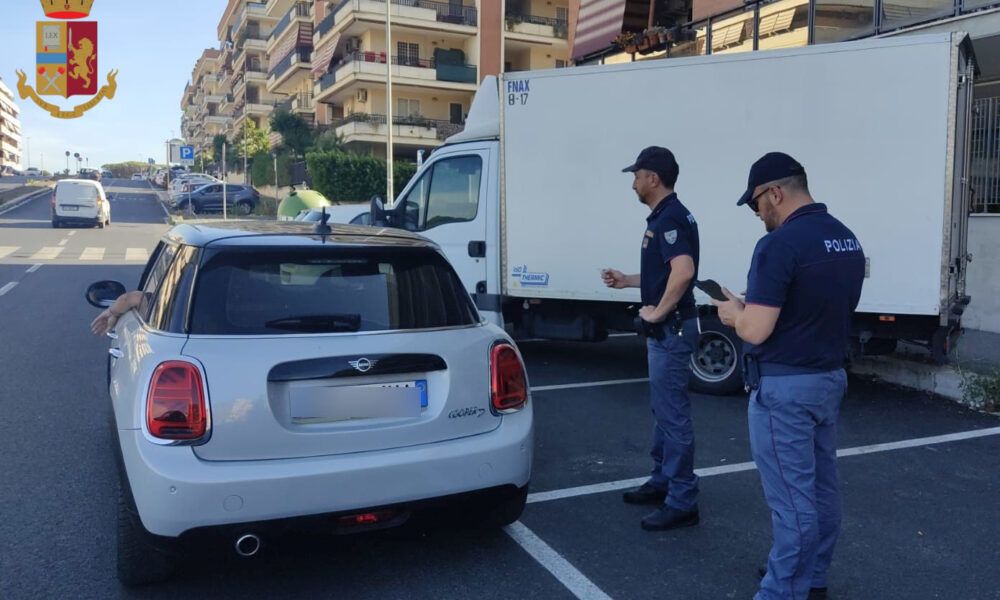 Polizia interviene per procurato allarme a Roma denunciato un uomo