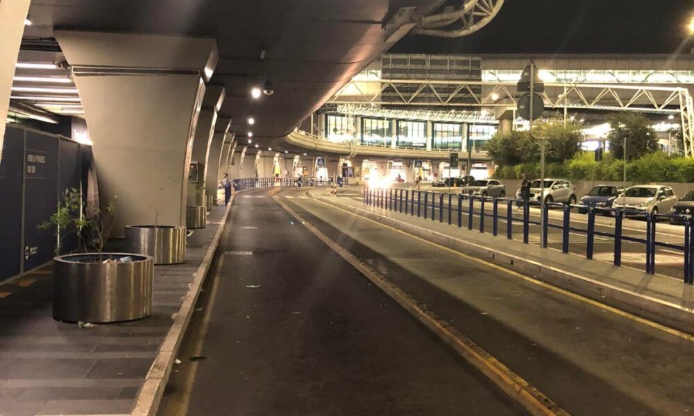 Fiumicino, corsia del taxi deserta