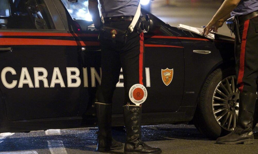 Cadavere di un uomo in auto, indagini dei Carabinieri