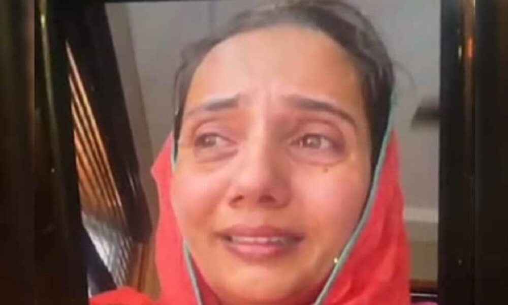 Torturata dal marito per anni, Mandeep Kaur si uccide a 30 anni. L’ultimo video: ‘Mi avete lasciata sola’