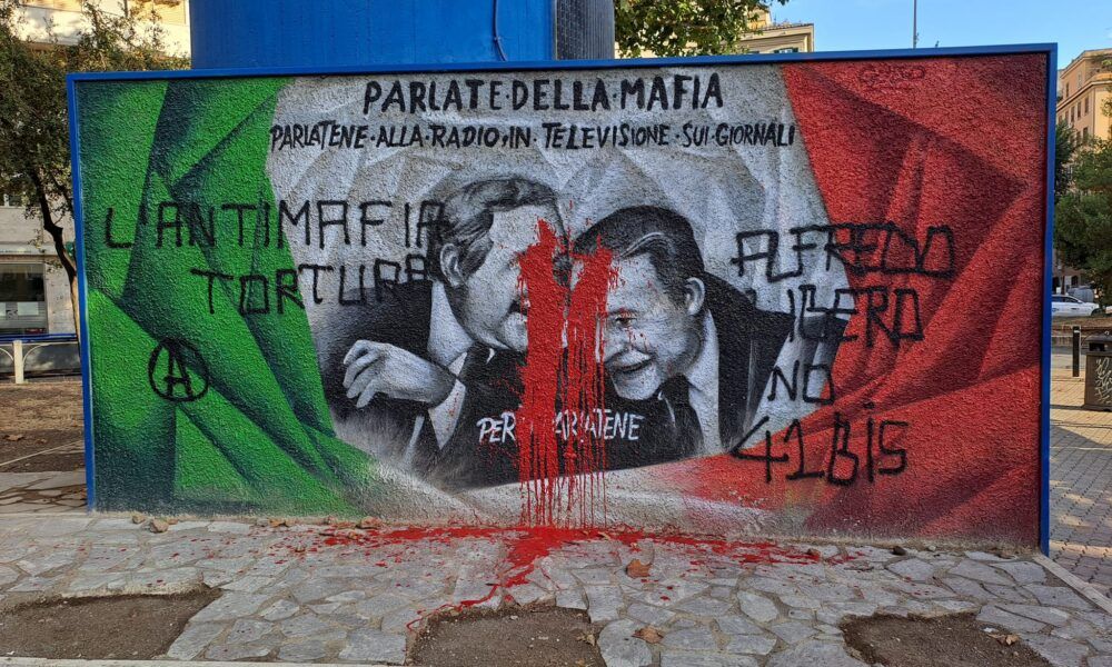 Murale Falcone e Borsellino vandalizzato a piazza Bologna