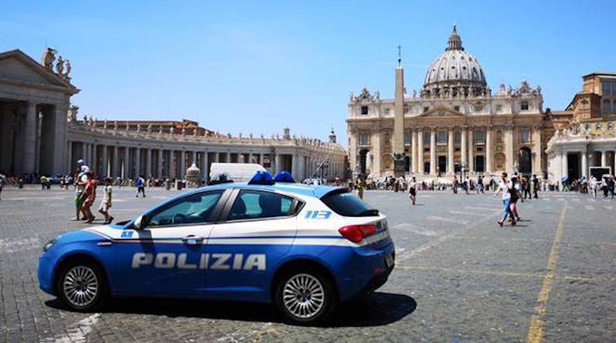 Vaticano Gendarmeria spara contro auto