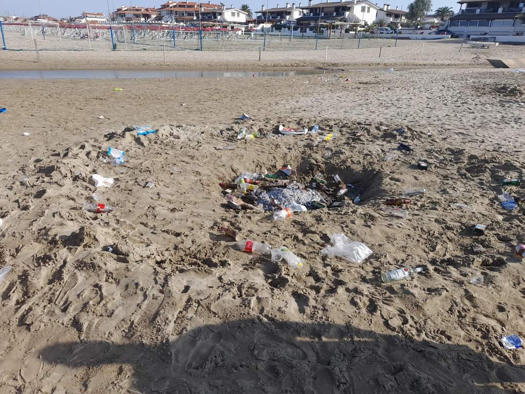 rifiuti spiaggia