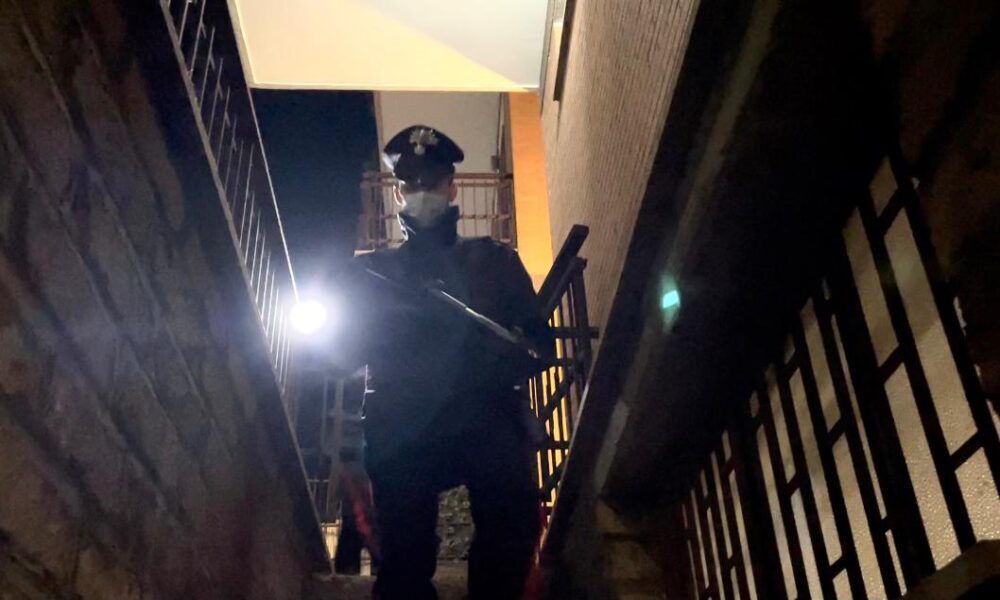 Roma, il ‘controllo del vicinato’ funziona: i residenti vedono i ladri in azione e chiamano i Carabinieri