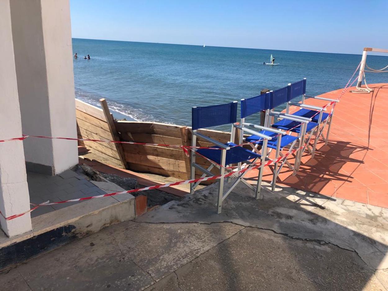 Fregene Stabilimento La Nave crollo delle cabine