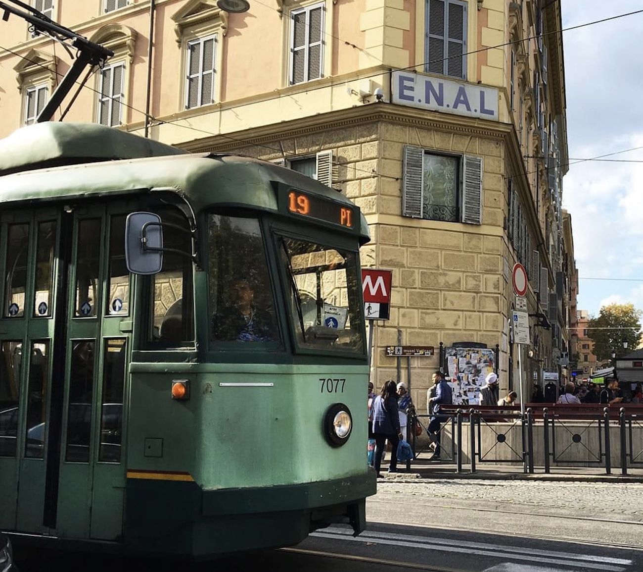 Roma, terminati i lavori alla reti dei servizi in Piazza Ungheria i tram numero 2,3 e 19 sono pronte a ripartire.