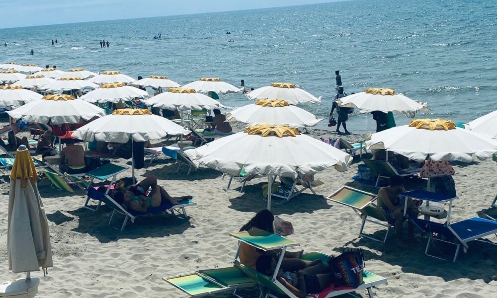 spiagge torvaianica ferragosto 2022