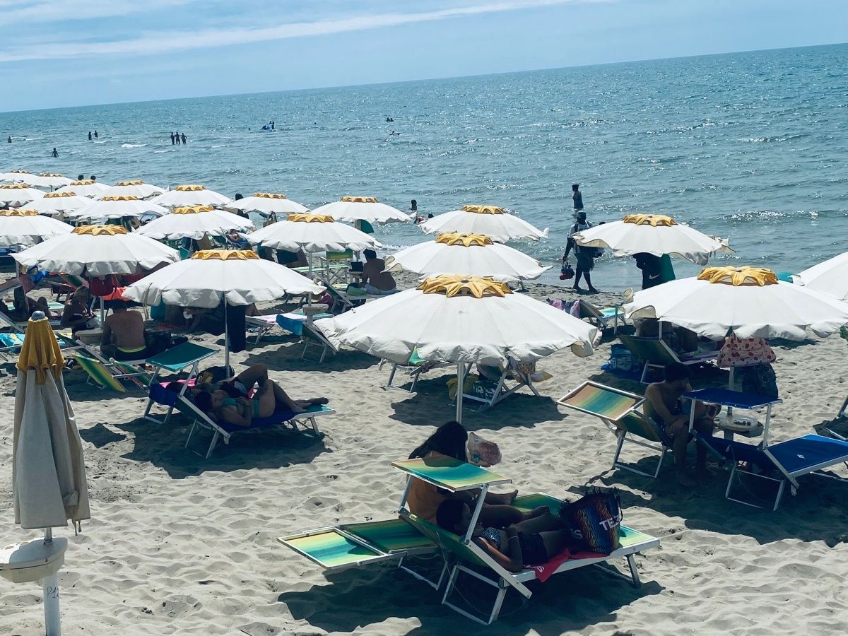 spiagge torvaianica ferragosto 2022