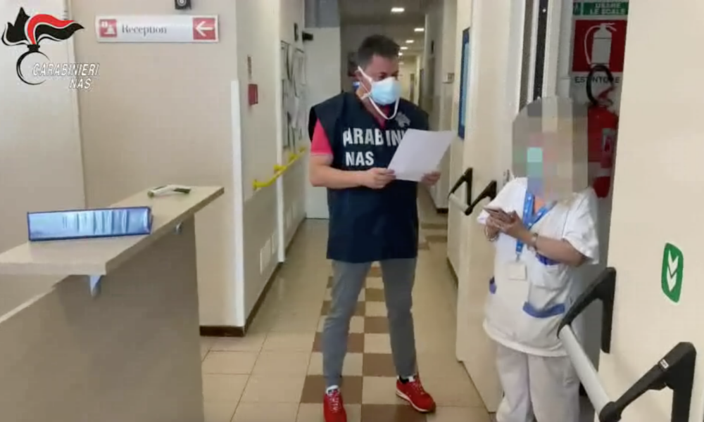 Case di riposo dell’orrore a Ferragosto: blatte in cucina e operatori ubriachi (VIDEO) Case di riposo dell’orrore a Ferragosto: blatte in cucina e operatori ubriachi (VIDEO)