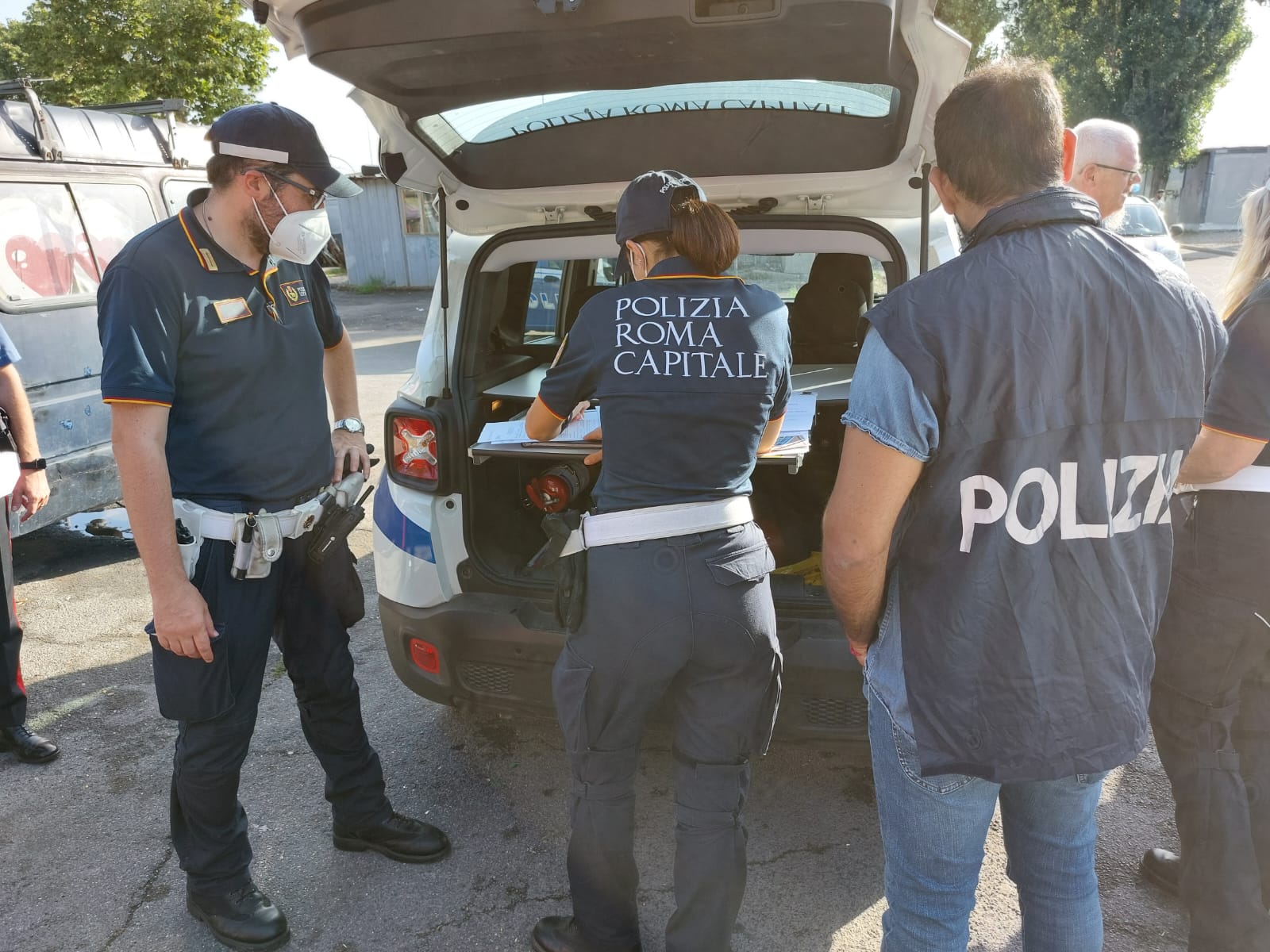 Campo rom via Salviati - polizia Locale