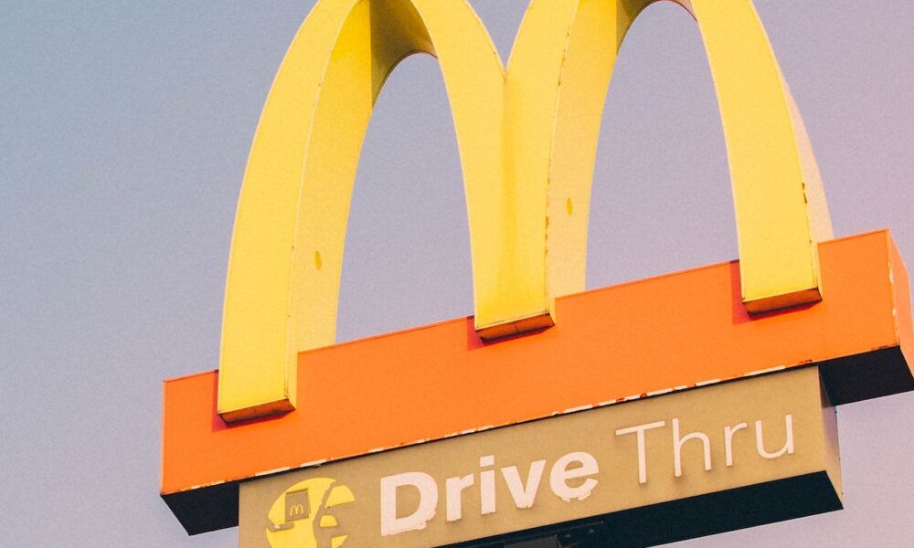 McDonald’s assume: si cercano 300 persone per i suoi ristoranti di Roma