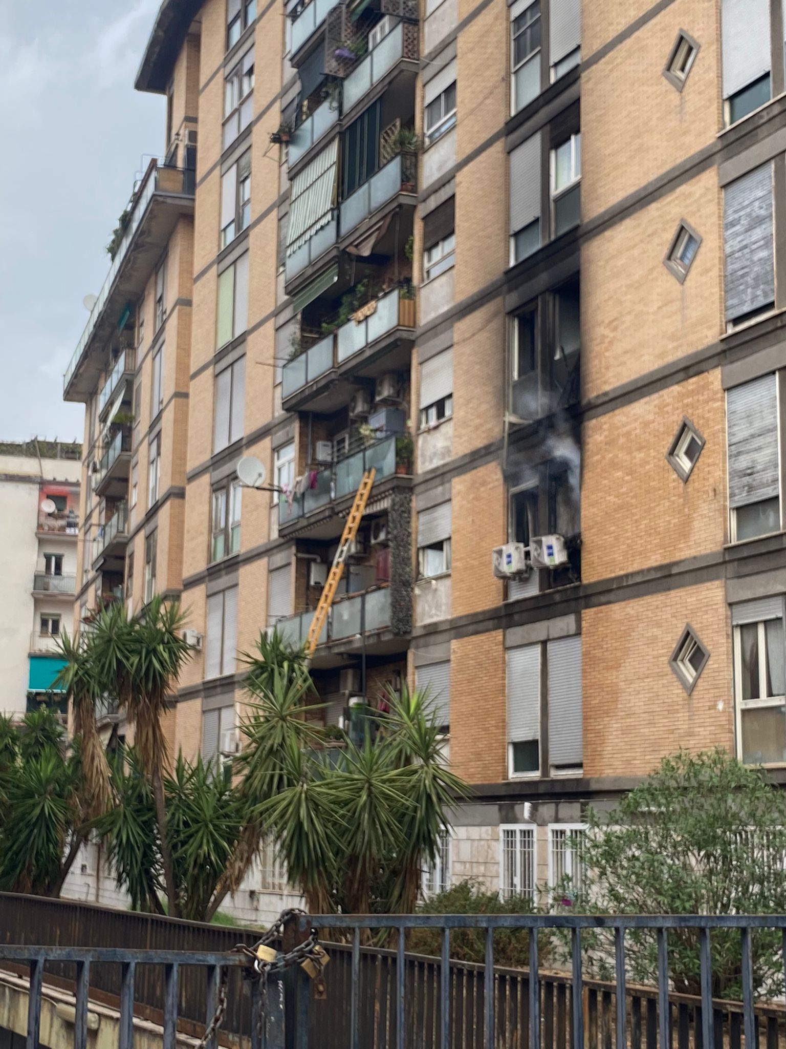 Incendio palazzina Roma