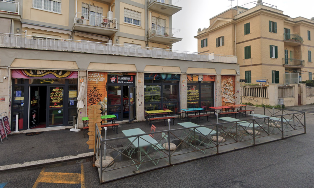 Ostia | attentato incendiario nella notte | a fuoco il pub ristorante 'Casa clandestina' - Vimarsana News