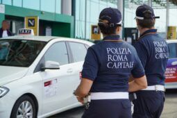 Polizia locale ferma abusivo a Fiumicino