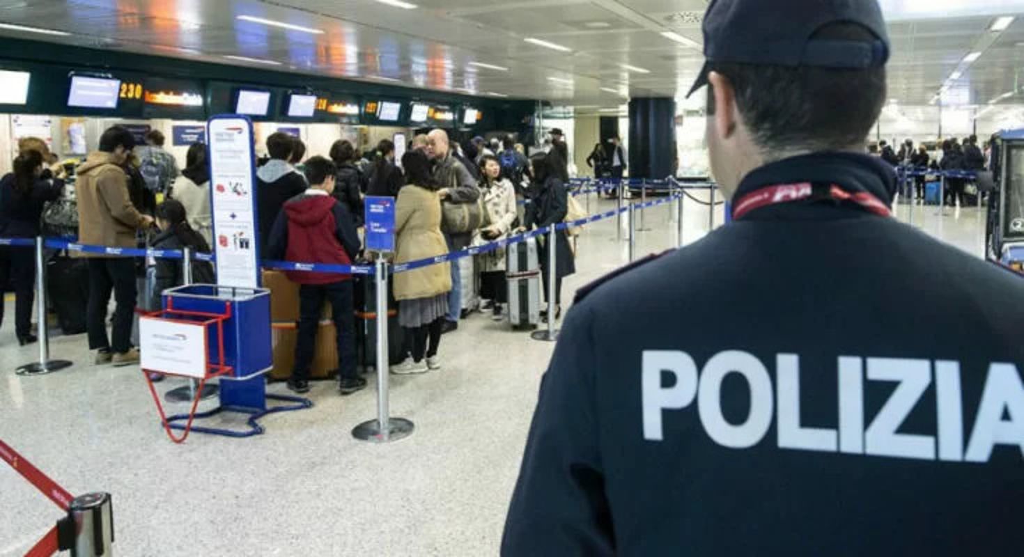 Polizia all'aeroporto per contrasto immigrazione clandestina roma
