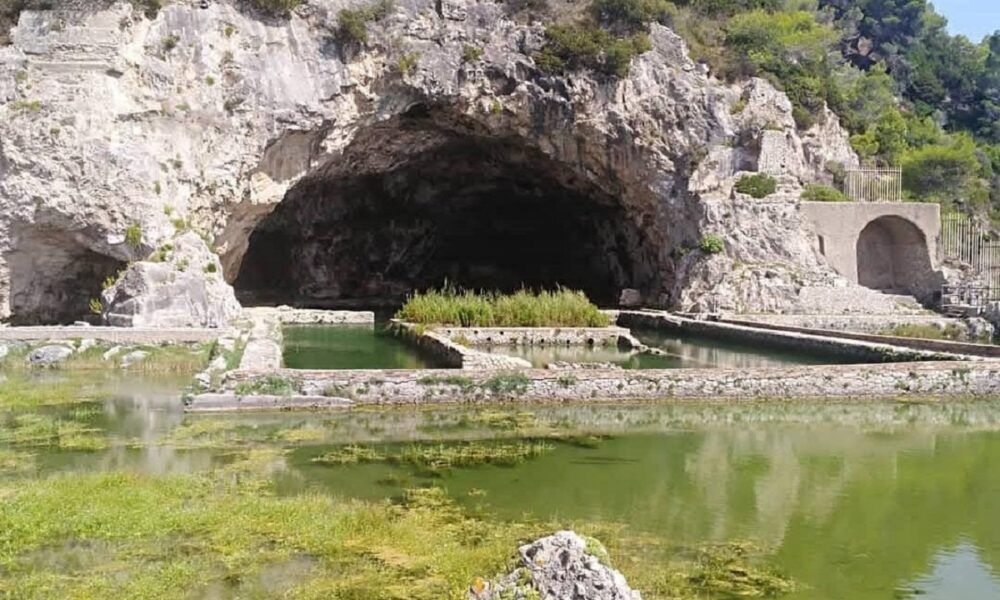 In volo con i droni sulle bellezze dell'Italia. La grotta di Tiberio a Sperlonga