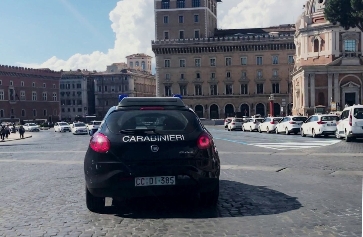 Rapina piazza venezia carabinieri