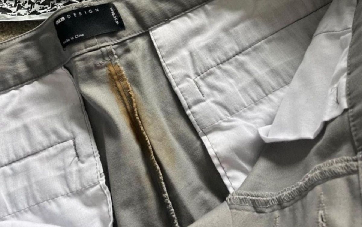 Pantaloni sporchi di cacca ordinati online