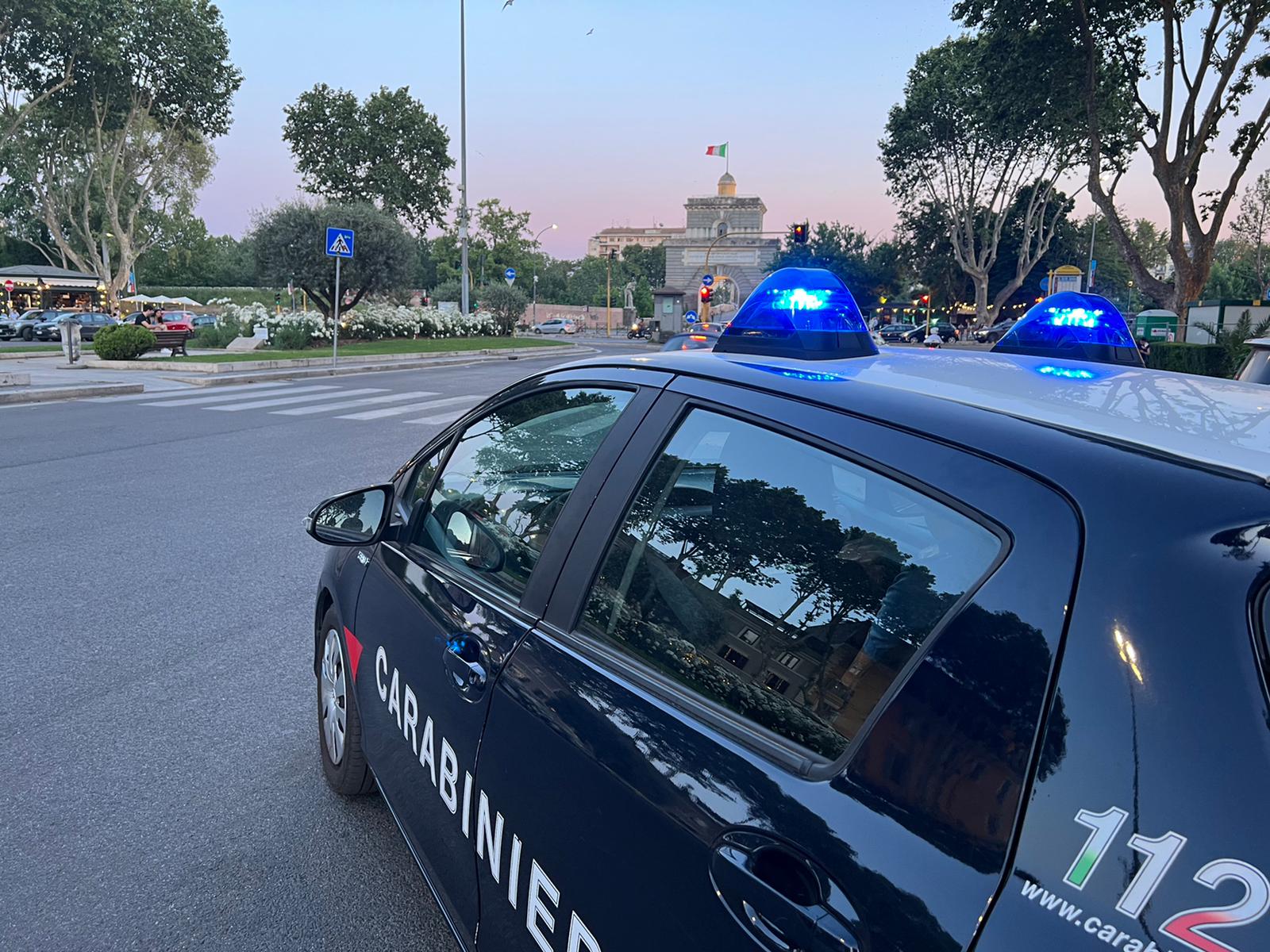 I Carabinieri che arrestano ladra