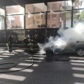 auto in fiamme tangenziale