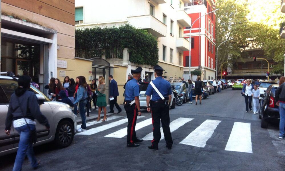 Controlli anti spaccio dei carabinieri a Roma
